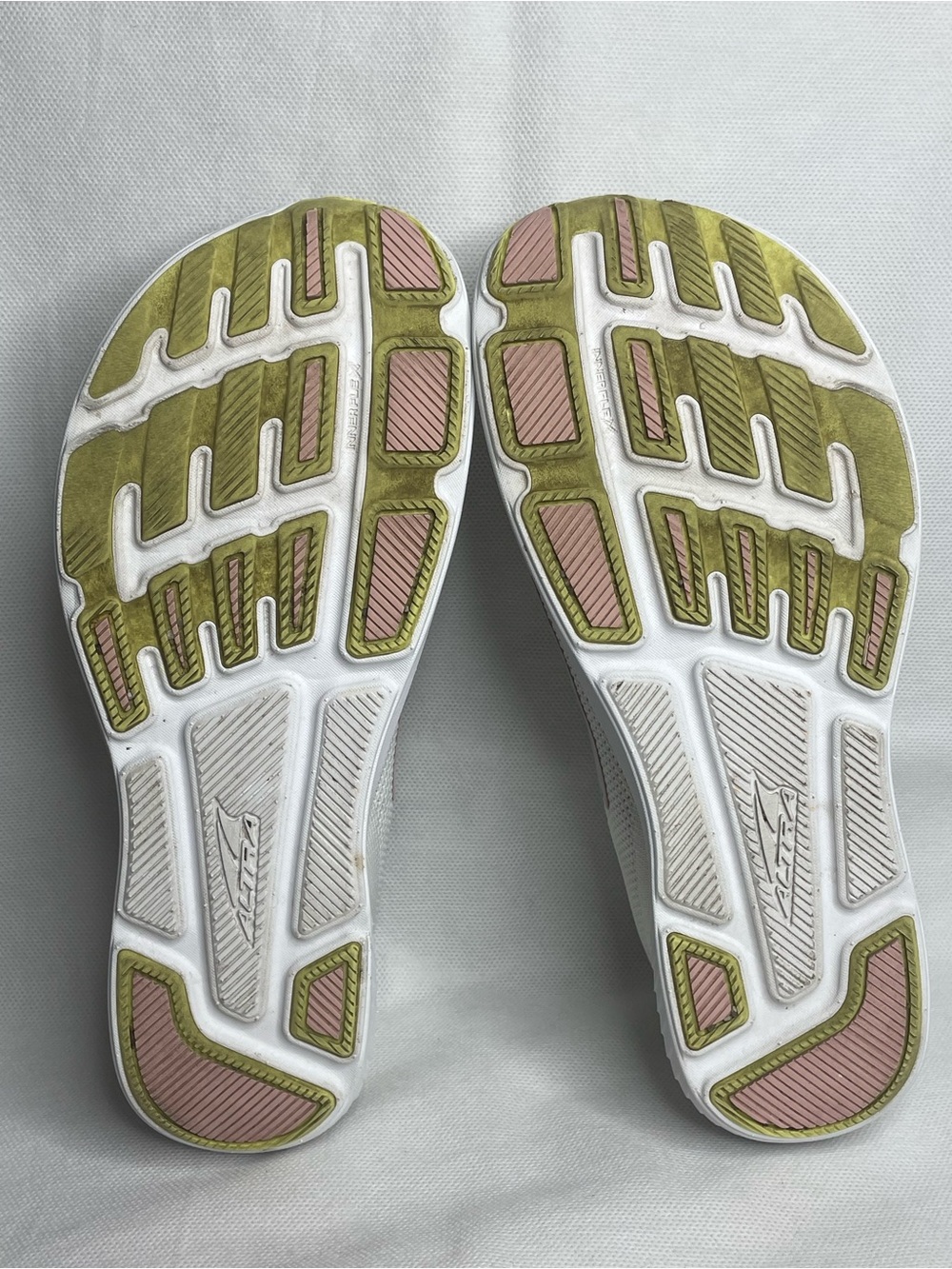 ALTRA Escalante 4 Athleisure Sneaker Womens Size US 8.5 Gray Mauve White Shoes - Picture 12 of 15